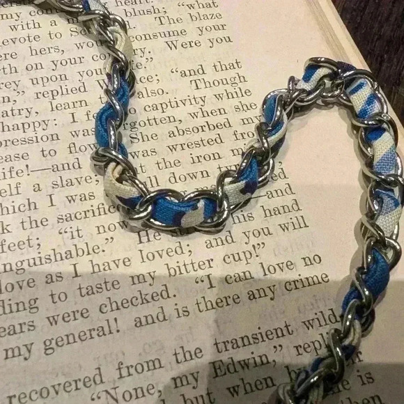 Vera Bradley necklace silvertone with blue and white fabric woven into the chain - Picture 4 of 5